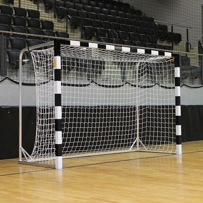 Hallenhandballtor mit beklebtem Torrahmen, Schwarz-Weiß, Mit feststehenden Netzbügeln