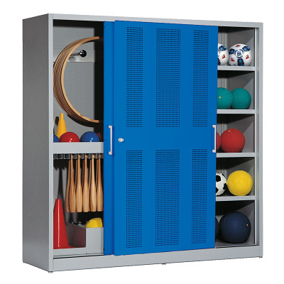 C+P Sportgeräteschrank mit Lochblech-Schiebetüren (Typ 5), HxBxT 195x190x60 cm, Enzianblau (RAL 5010), Gleichschließung