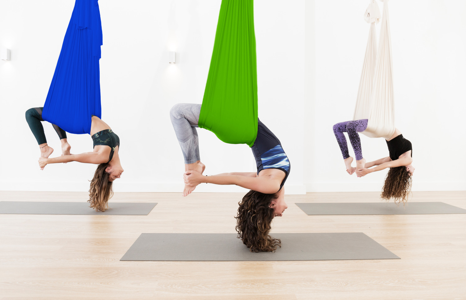 Aerial Yoga: Tipps und Tricks zu den Asanas im Tuch