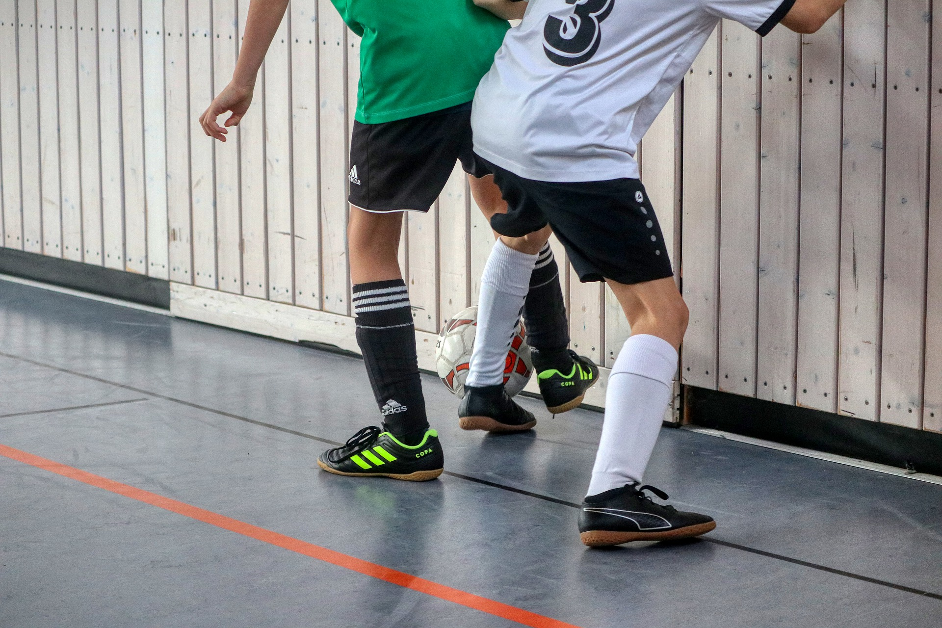 Hallenfußball: Tipps und Tricks für den Schulsport