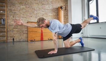 Effektive Rückenübungen gegen Bewegungsmangel