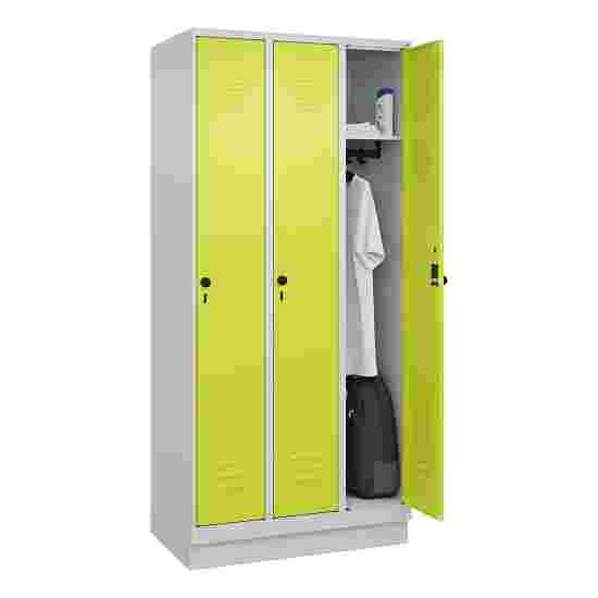 C+P Garderobenschrank &quot;Classic Plus&quot;, Abteilbreite 30 cm, mit Sockel 195x90x50 cm/ 3 Fächer, Clowngrün (RAL 110 80 60)