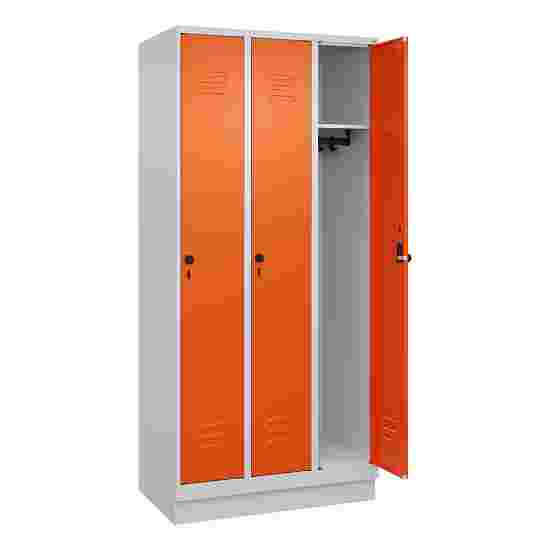 C+P Garderobenschrank &quot;Classic Plus&quot;, Abteilbreite 30 cm, mit Sockel 195x90x50 cm/ 3 Fächer, Reinorange (RAL 2004)