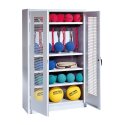 C+P Sportgeräteschrank mit Lochblech-Flügeltüren (Typ 2), HxBxT 195x120x50 cm Lichtgrau (RAL 7035), Lichtgrau (RAL 7035), Gleichschließung, Ergo-Lock Muldengriff