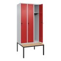 C+P Garderobenschrank "Classic Plus", Abteilbreite 30 cm, mit Sitzbank 212x90x50 cm/ 3 Fächer, Feuerrot (RAL 3000)