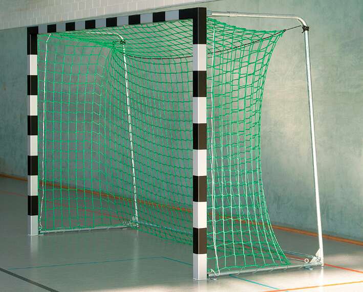 Sport-Thieme Handballtor frei stehend mit patentierter Eckverbindung, 3×2 m, Schwarz-Silber, Mit fest stehenden Netzbügeln