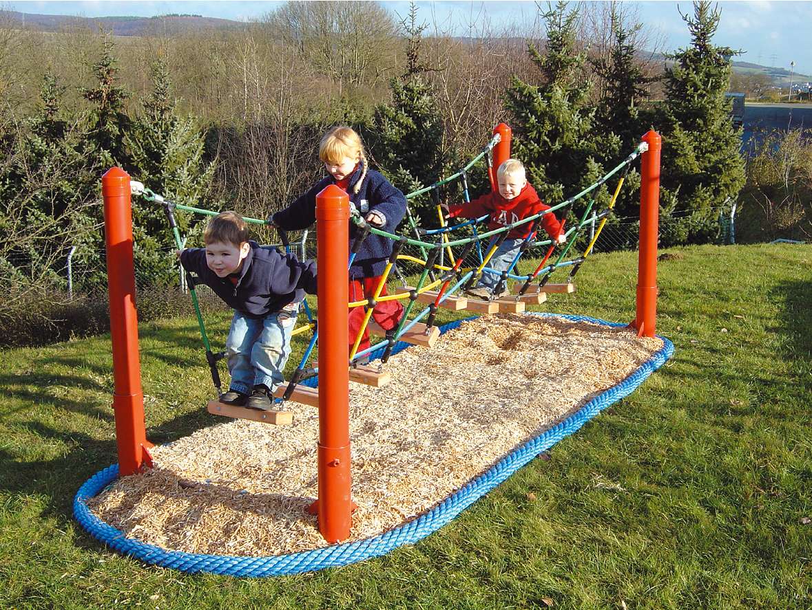 Huck Seiltechnik Abenteuerbrücke mit Holzsteg