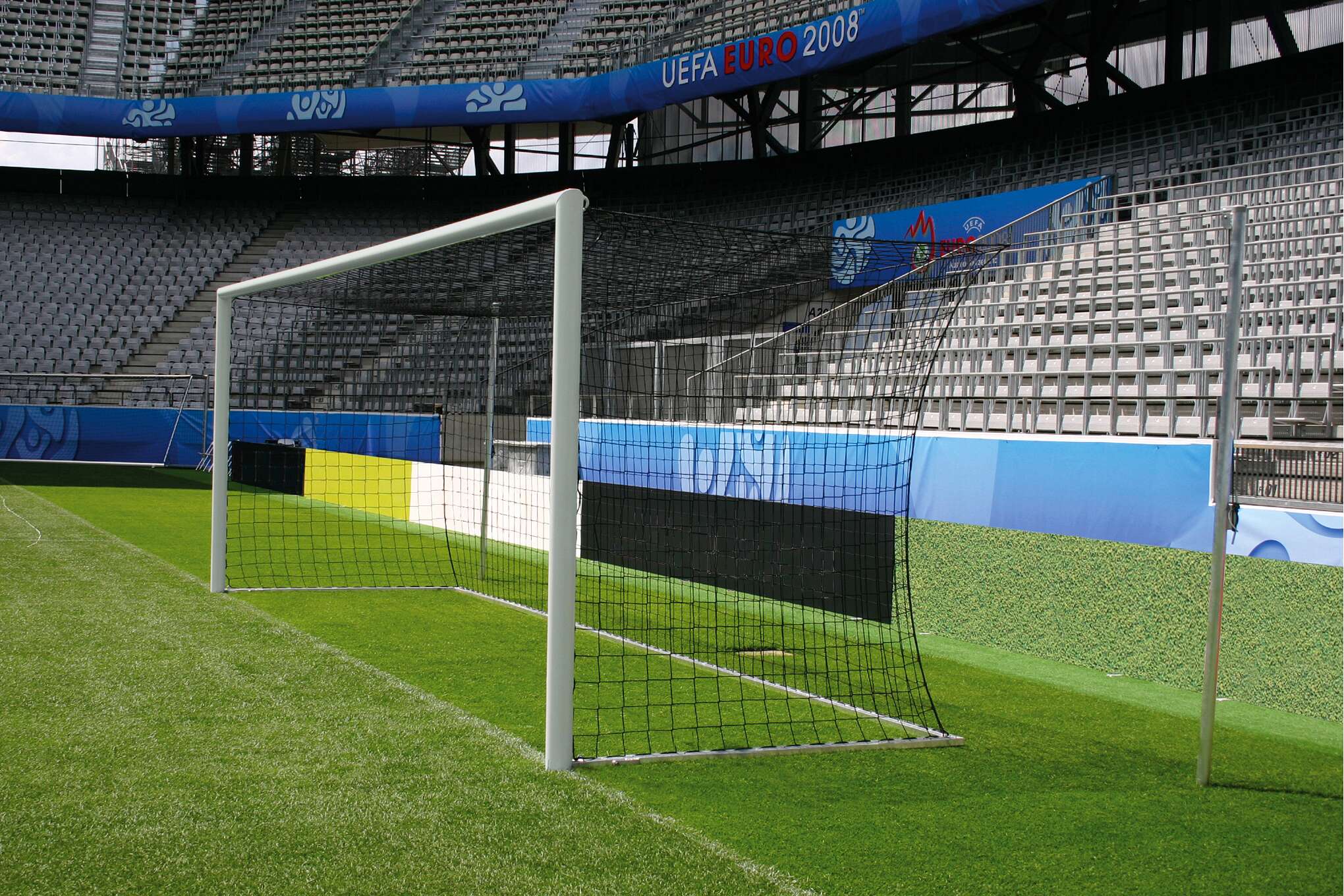 Sport-Thieme Großfeld-Fußballtor mit SimplyFix, vollverschweißt, Silber