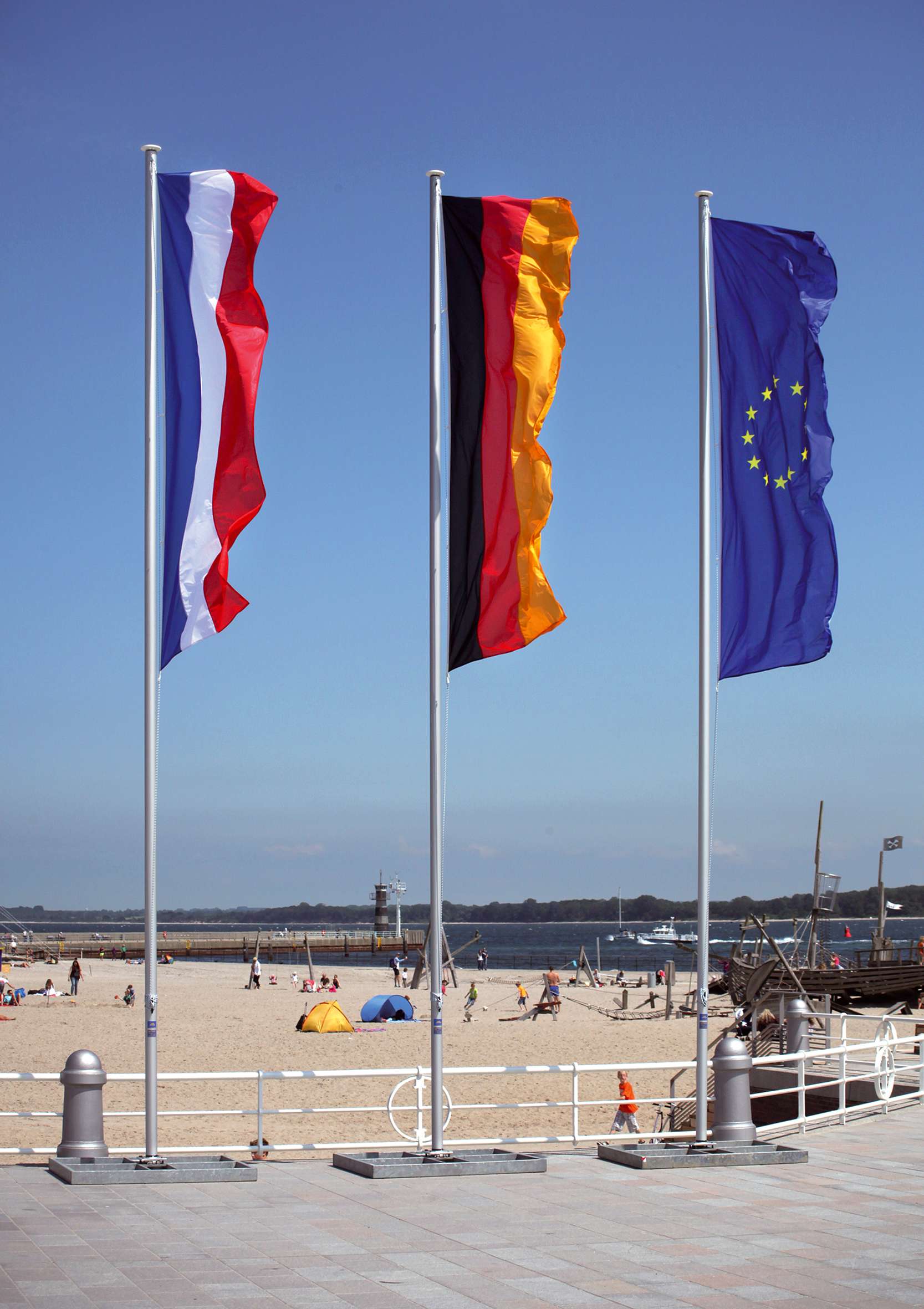 Euro-Masten Fahnenmast mit Leinenführung außen