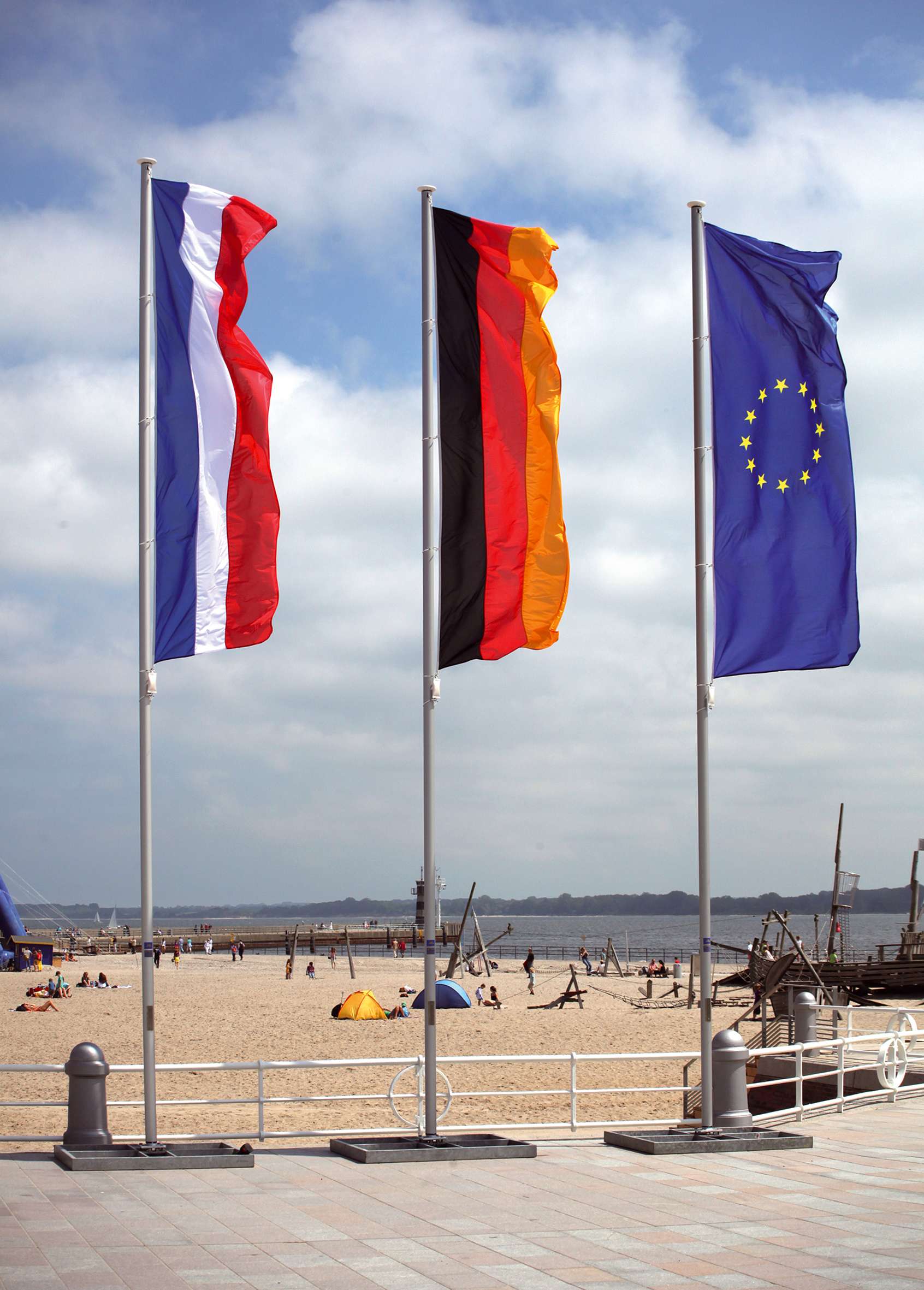 Euro-Masten Fahnenmast mit Leinenführung innen