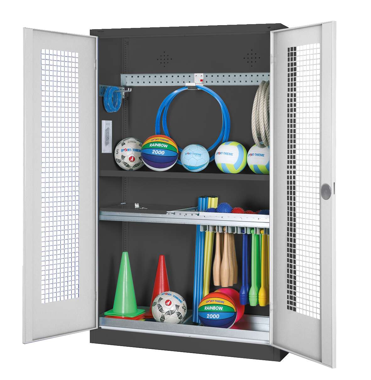 C+P Modul-Sportgeräteschrank „Komplettausstattung“ mit Lochblech-Flügeltüren, HxBxT 195x120x50 cm, Lichtgrau (RAL 7035), Ergo-Lock Muldengriff, Anthrazit (RAL 7021), Einzelschließung