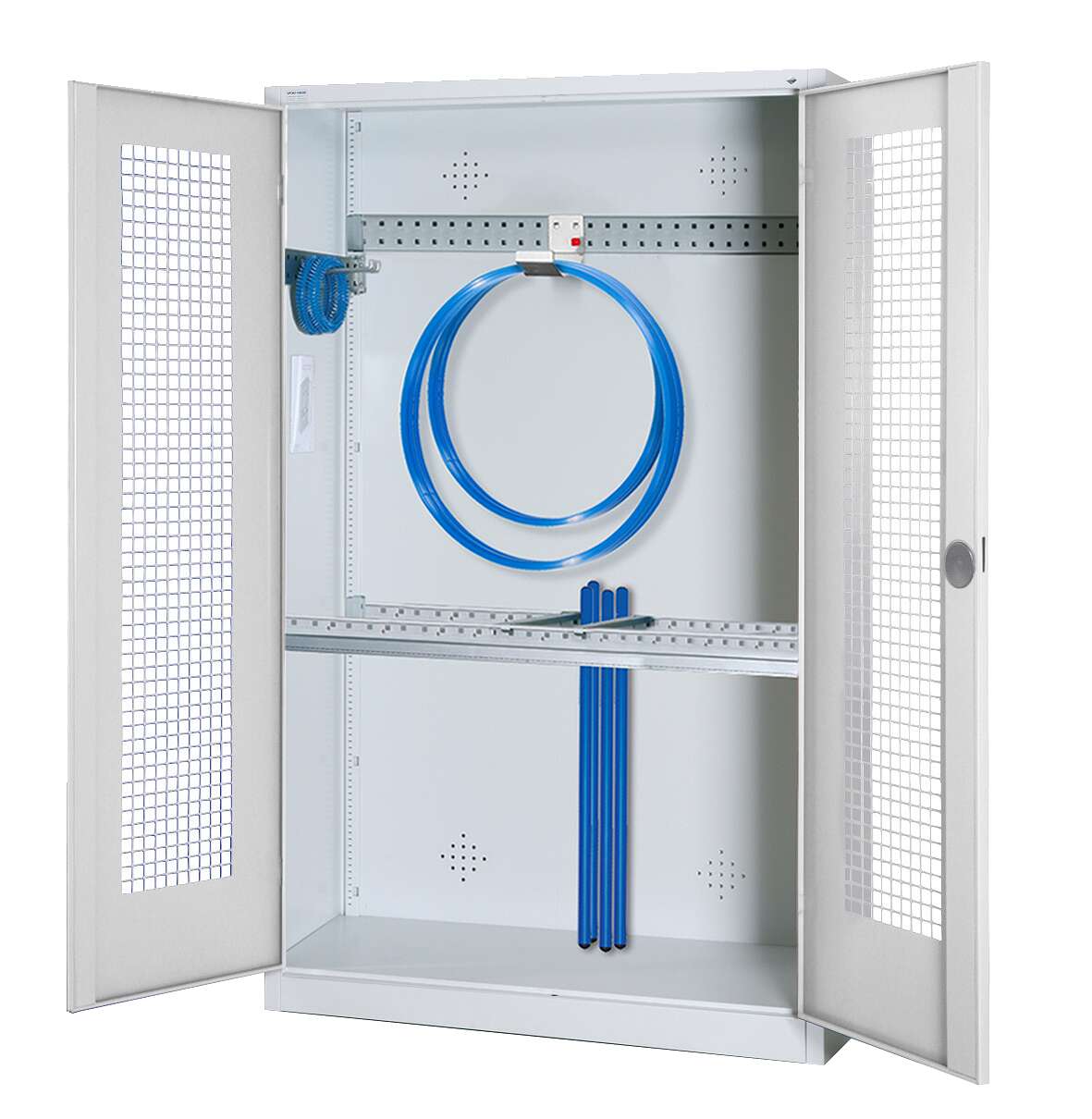 C+P Modul-Sportgeräteschrank „Grundausstattung“ mit Lochblech-Flügeltüren, HxBxT 195x120x50 cm, Ergo-Lock Muldengriff, Gleichschließung