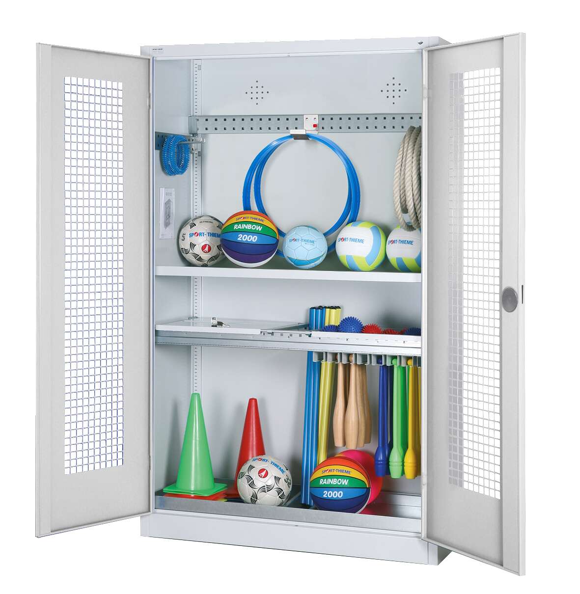 C+P Modul-Sportgeräteschrank „Komplettausstattung“ mit Lochblech-Flügeltüren, HxBxT 195x120x50 cm, Ergo-Lock Muldengriff, Gleichschließung