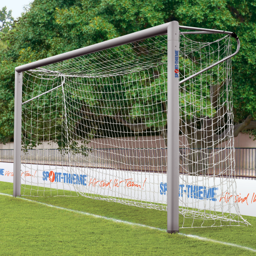 Sport-Thieme Jugend-Fußballtor in Bodenhülsen stehend, mitverschweißter Gehrung, Ovalprofil