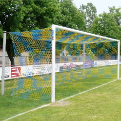 Sport-Thieme Großfeld-Fußballtor in Bodenhülsen stehend, mit freier Netzaufhängung, Alu