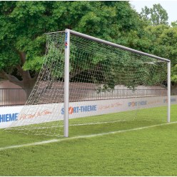 Sport-Thieme Großfeld-Fußballtor in Bodenhülsen stehend, verschraubte Gehrung, Alu