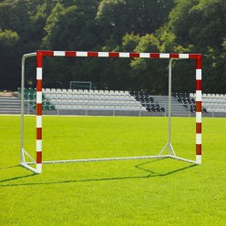 Handballtor mit beklebtem Torrahmen