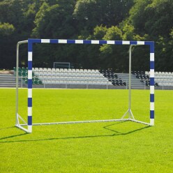 Handballtor mit beklebtem Torrahmen