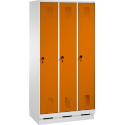C+P Garderobenschrank "S 3000 Evolo", Abteilbreite 30 cm, mit Sockel